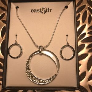 ❤️East 5th Necklace & Earrings Set